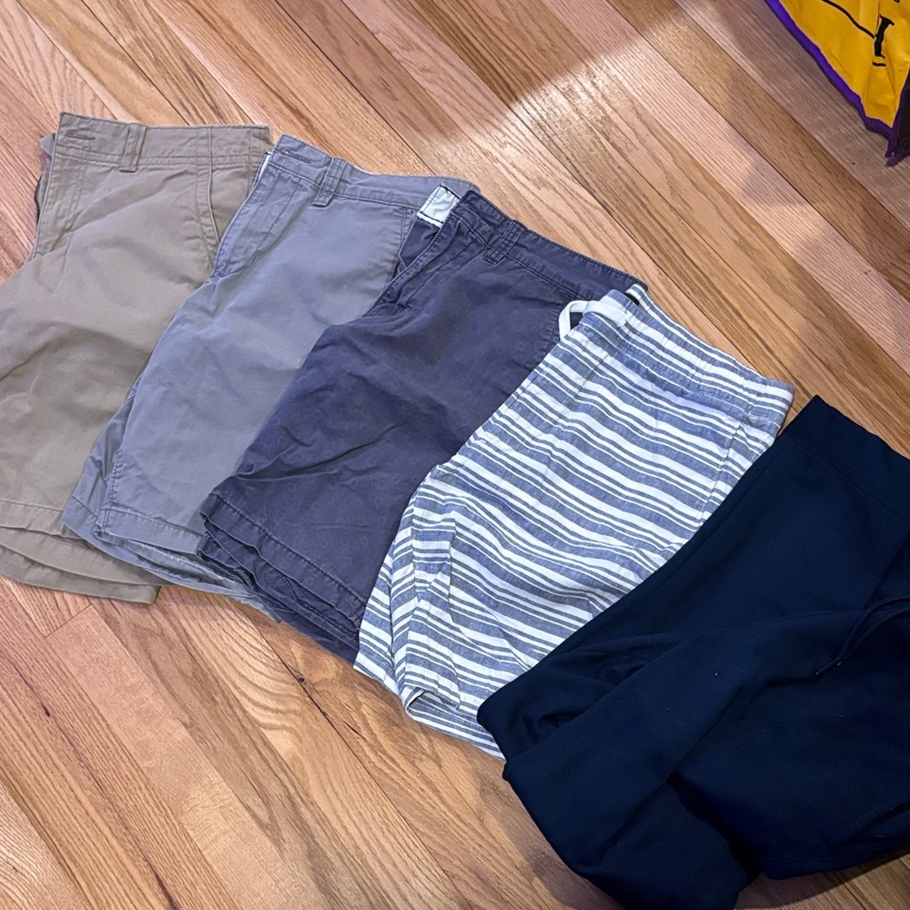 Kohl’s/Express Men's Casual Shorts(4) & Jogger Bundle - Picture 2 of 7